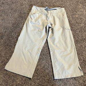 Under Armor capris size 4 khaki